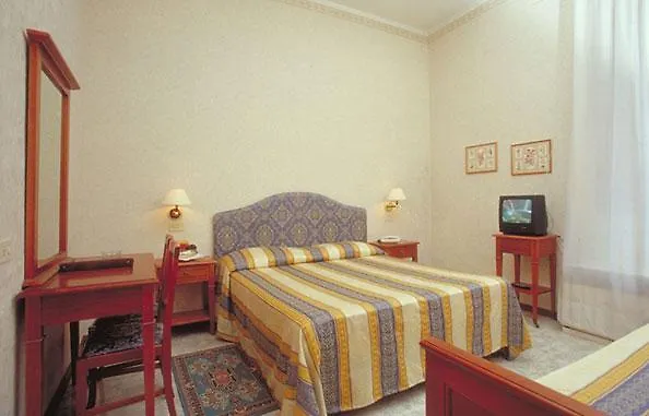 Hotel Moderno Siena 3*,