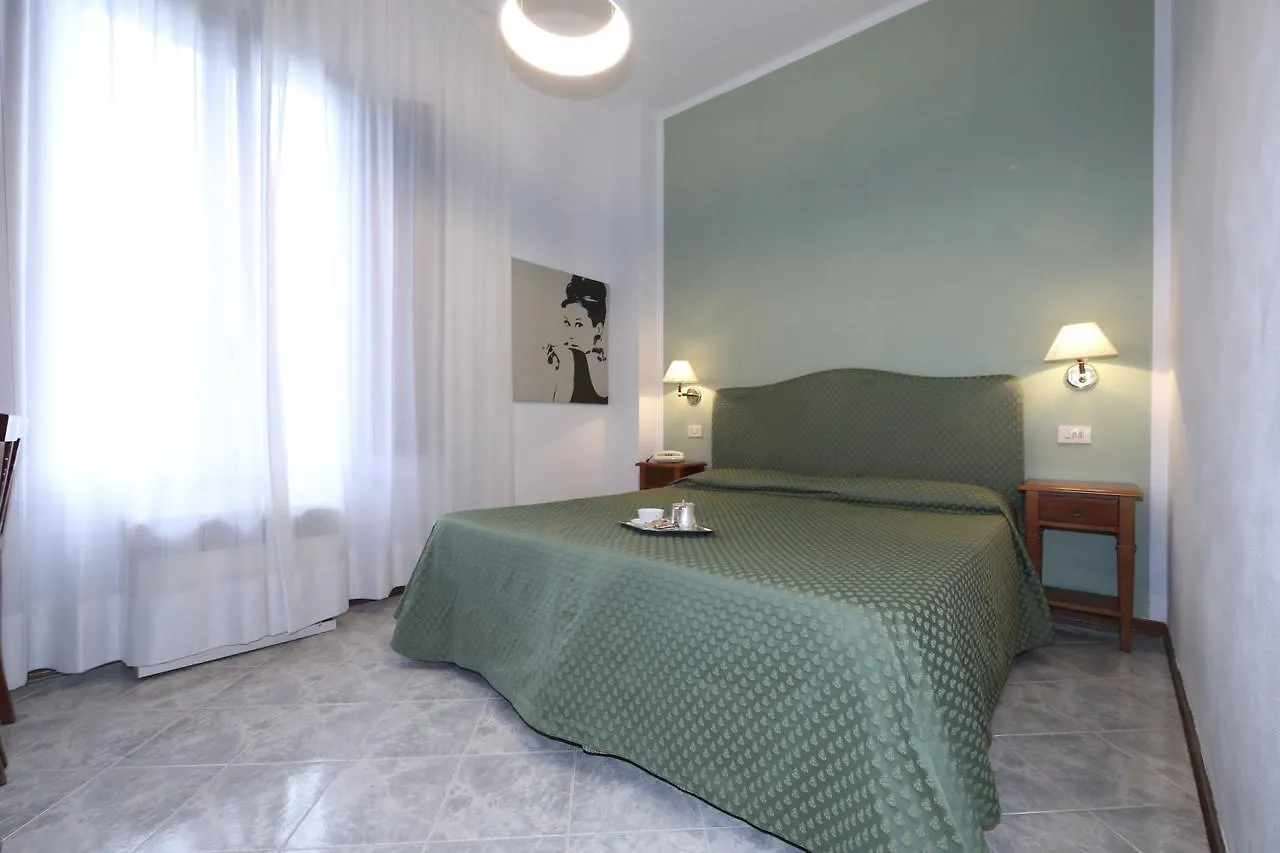 Hotel Moderno Siena 3*,