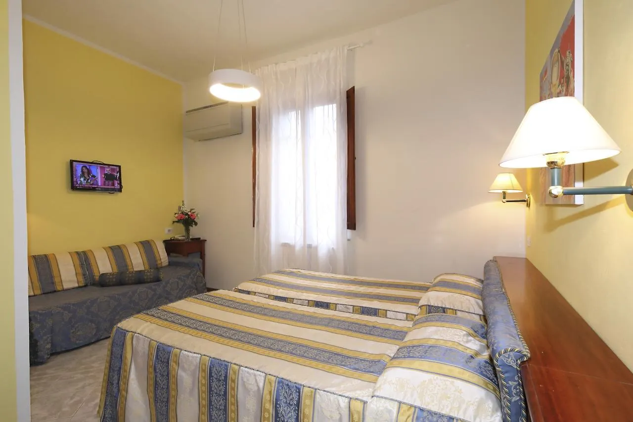 Hotel Moderno Siena 3*,