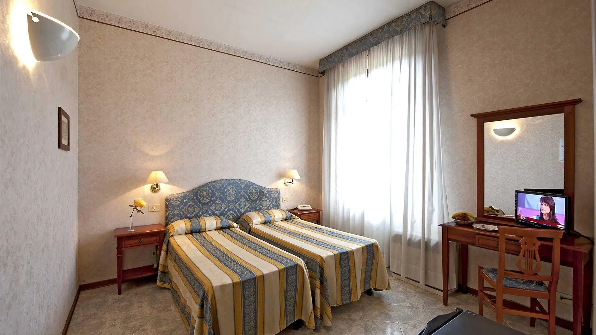 Hotel Moderno Siena 3*,