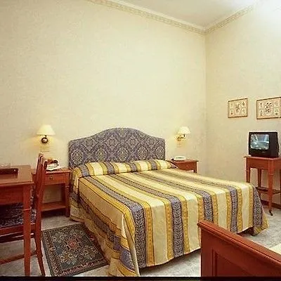 Hotel Moderno Siena 3*,